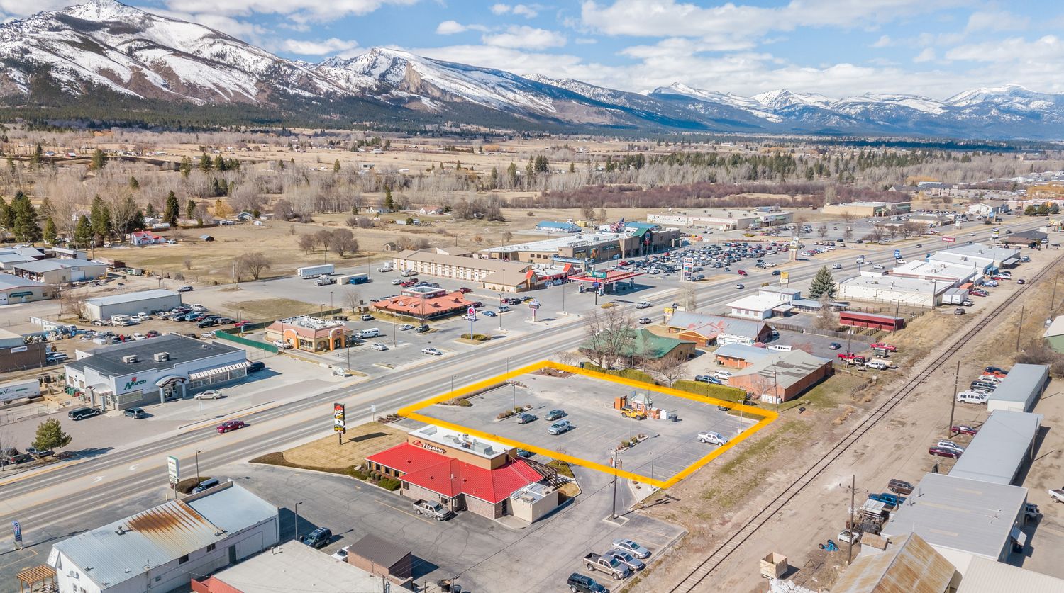 Hamilton Pizza Hut Parking Lot: 1006 N 1st St, Hamilton, MT 59840